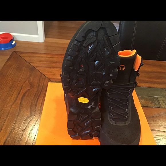 Shoes - Picture 4 of 6